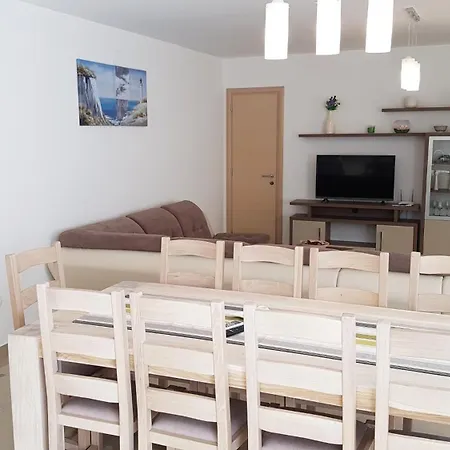 Aurora Mit Pool בית נופש באניולה