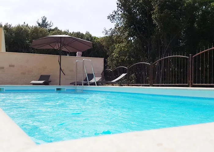 Aurora Mit Pool バニョレ