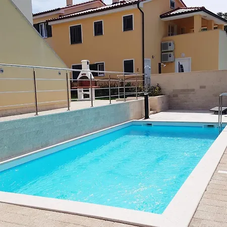 Aurora Mit Pool *