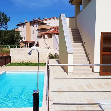 Aurora Mit Pool Vakantiehuis Banjole