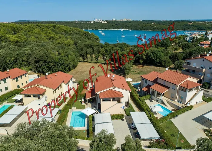 Aurora Mit Pool 펜션