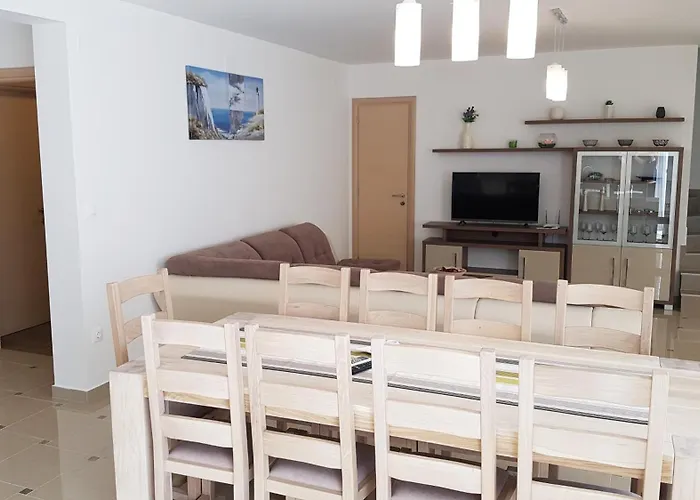 Aurora Mit Pool 펜션 반졸레