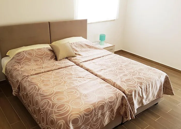 펜션 Aurora Mit Pool 반졸레