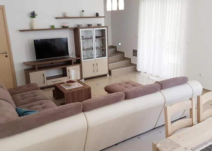 Aurora Mit Pool * 반졸레