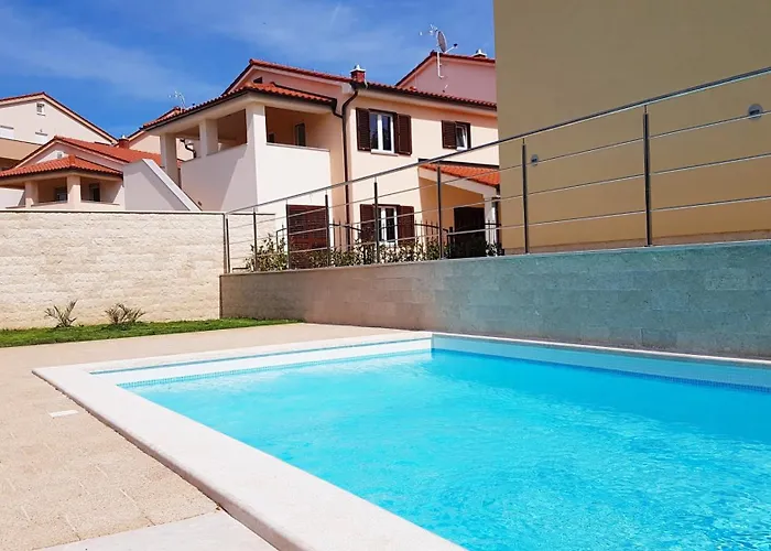 펜션 Aurora Mit Pool