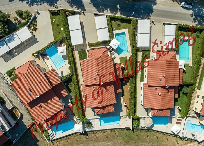 Aurora Mit Pool 펜션 *