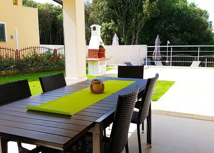 Aurora Mit Pool 펜션