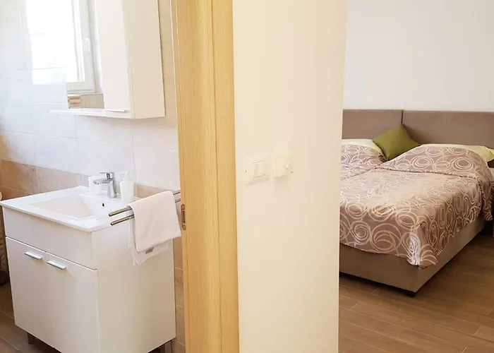 펜션 Aurora Mit Pool 반졸레